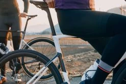 Cannondale SuperSix EVO Carbon Disc 105 Black Pearl -Neueste Fahrradladen SuperSix EVO In The Wild 1